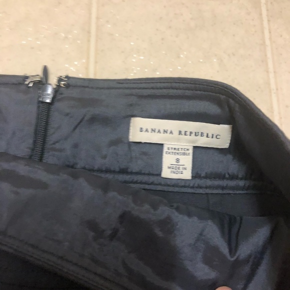 Bananba republic stretchy skirt, size 8, colour grey - Picture 2 of 3